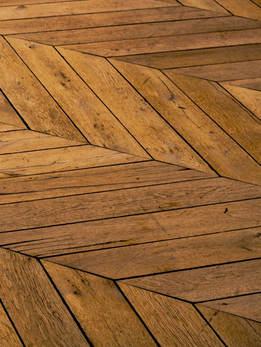 Votre parquer ancien est à rénover car il est abîmé ? Sa couleur ne vous plaît plus ? 							 		